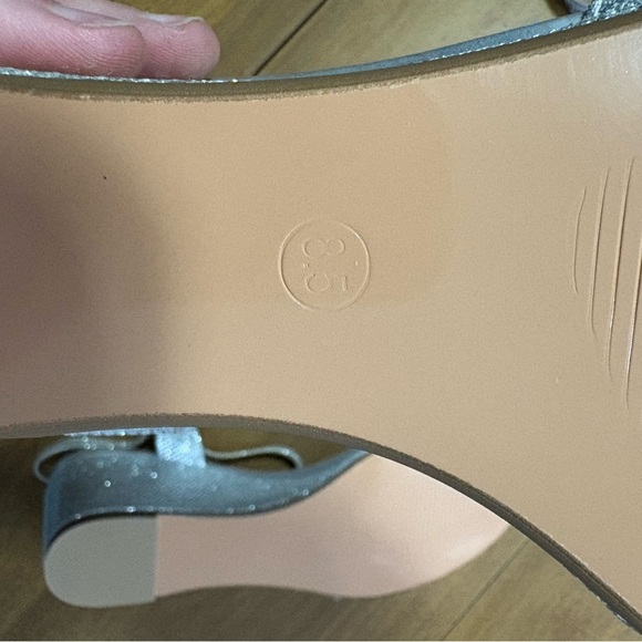 IDIFU Women's Shimmering Silver Sandals NWT - Picture 7 of 7